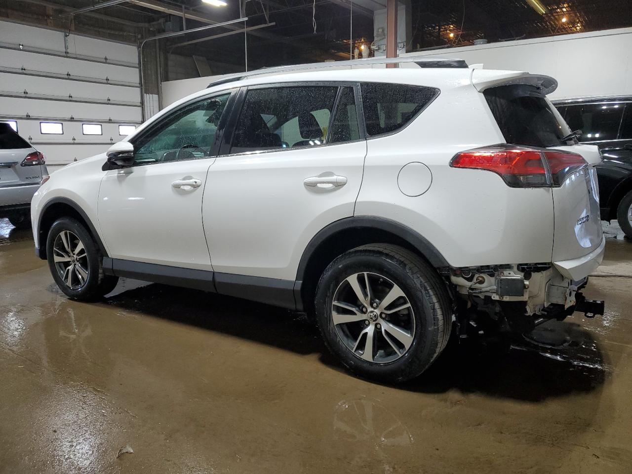 2T3RFREV4JW810193 2018 TOYOTA RAV 4 - Image 2