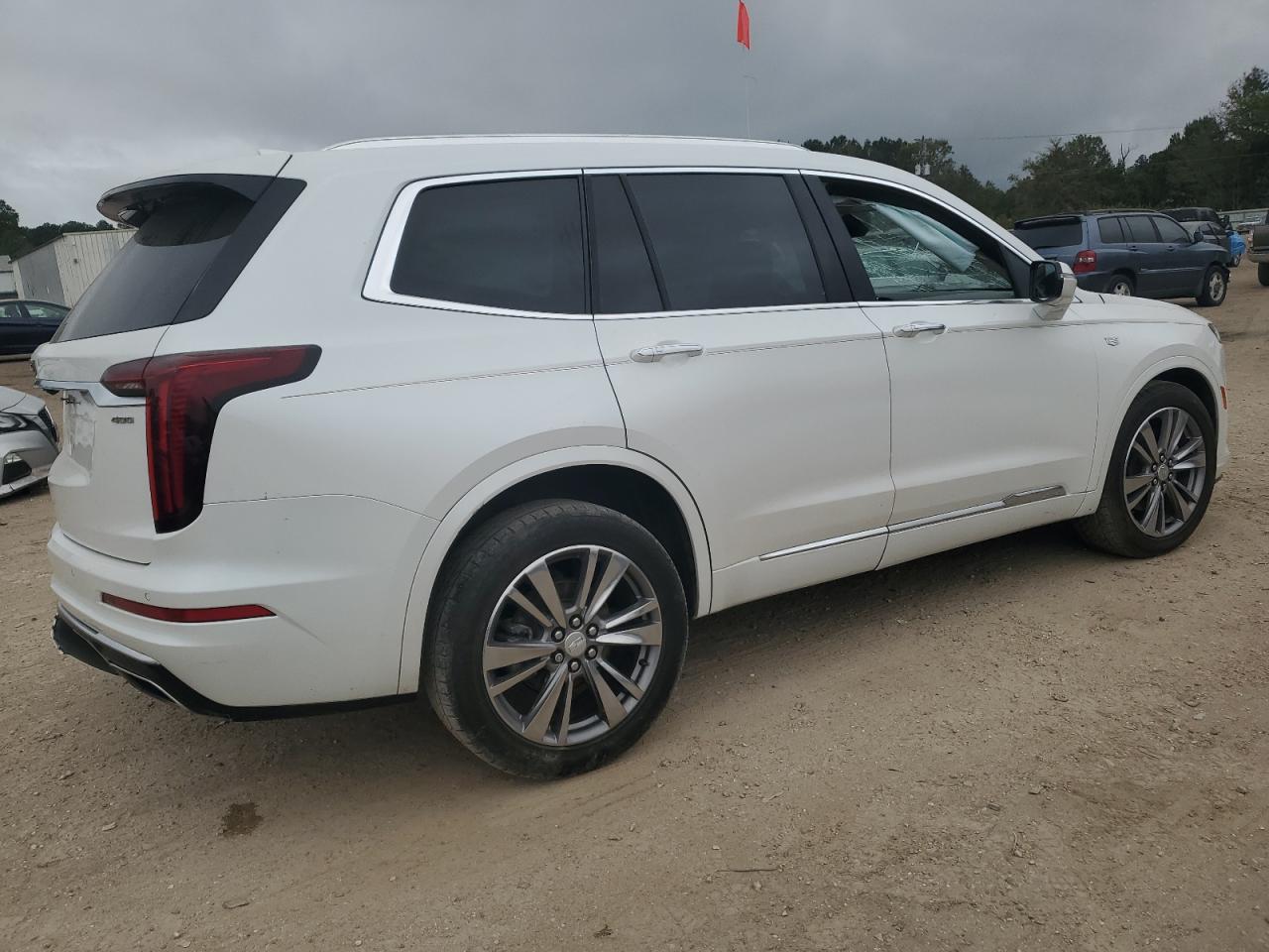2021 Cadillac XT6 - Image 3