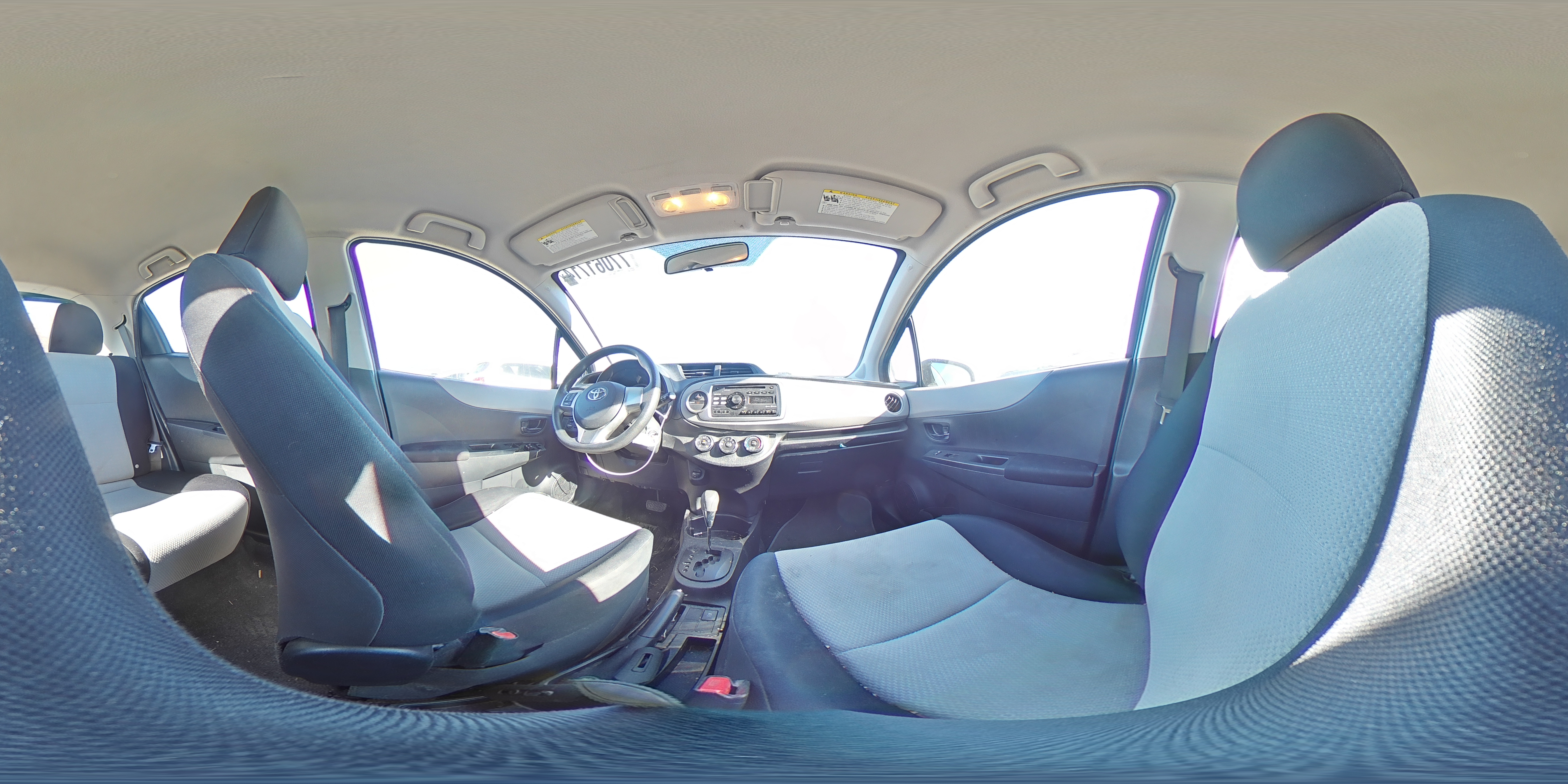 2013 Toyota Yaris - Image 13