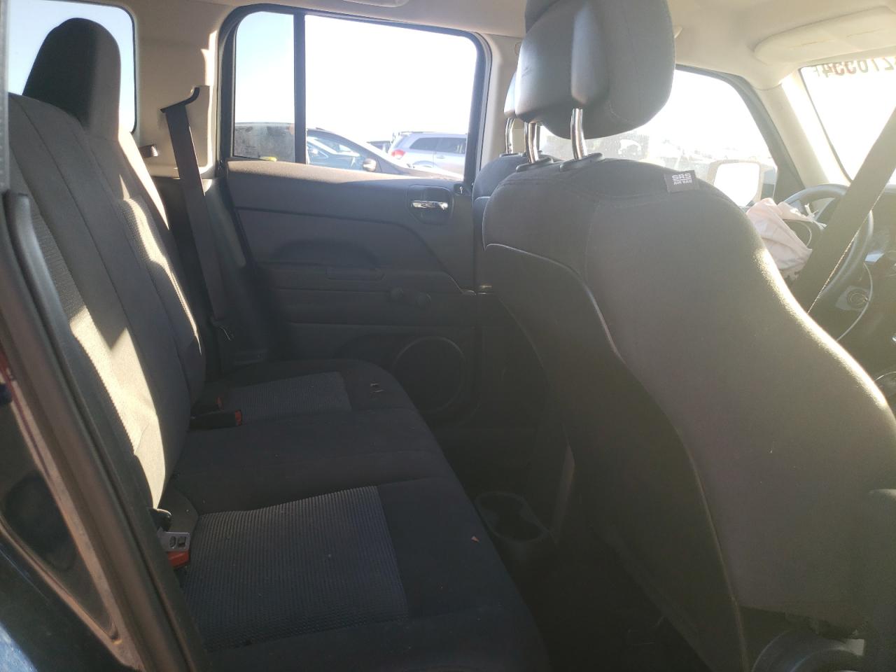 2015 Jeep Liberty (Patriot) - Image 11