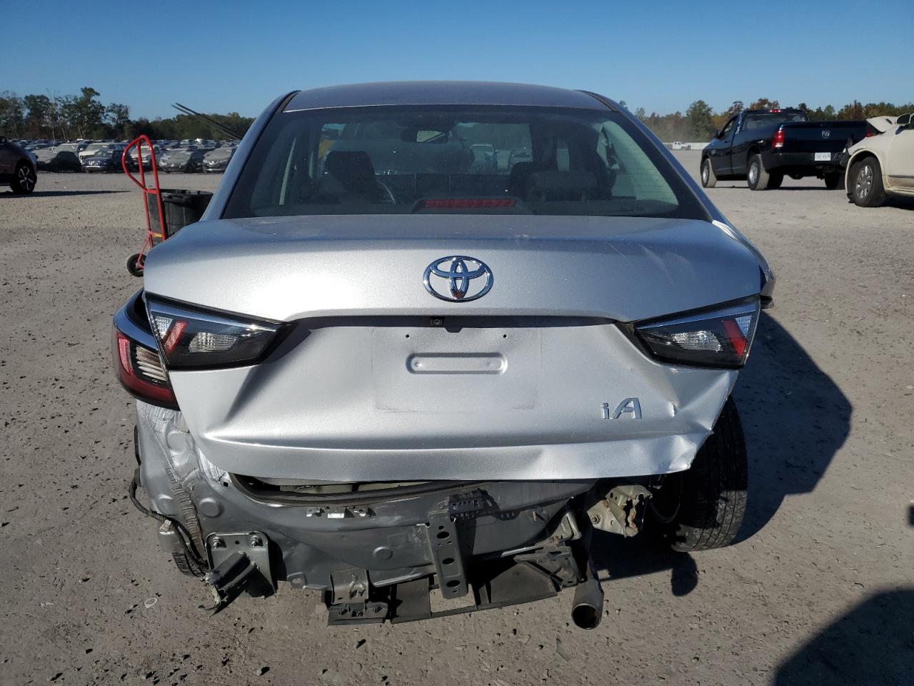 2018 Toyota Yaris Ia VIN: 3MYDLBYV5JY310903 Lot: 76822744