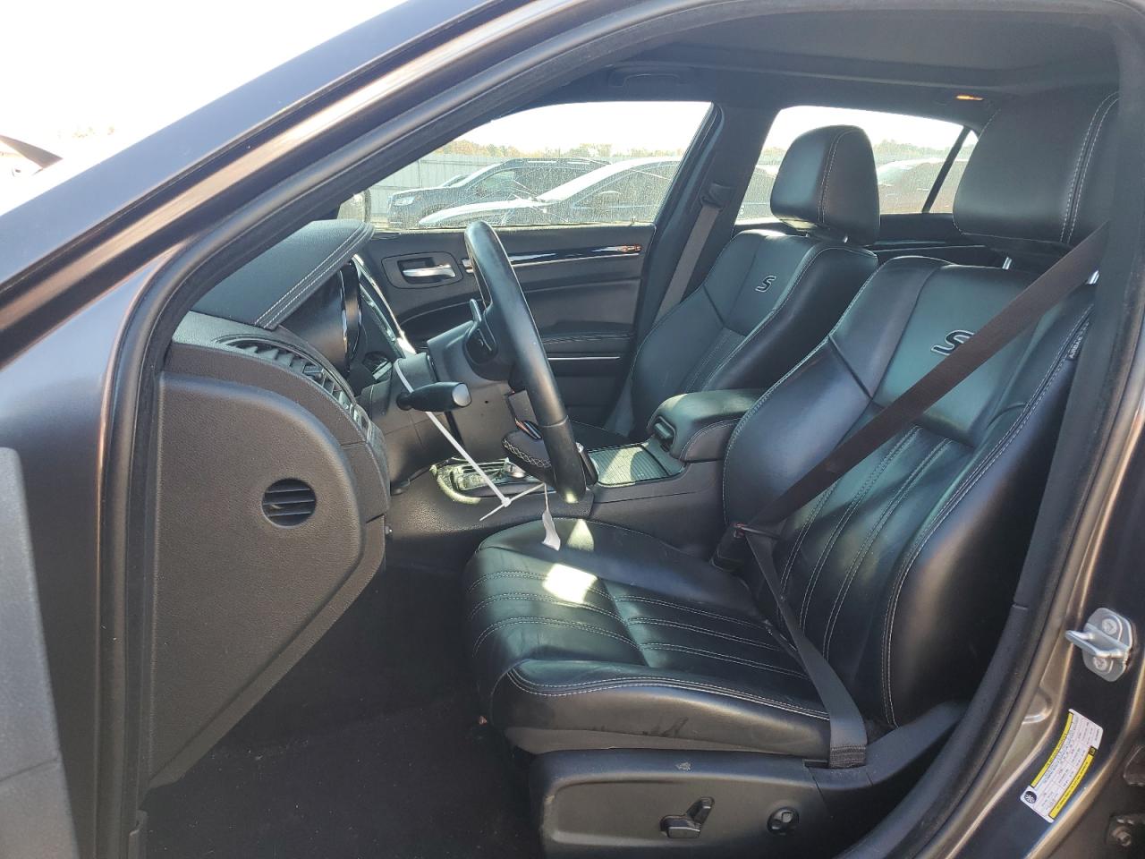 2018 Chrysler 300 - Image 7