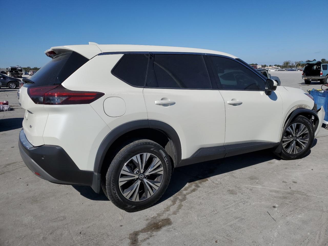2021 Nissan Rogue - Image 3