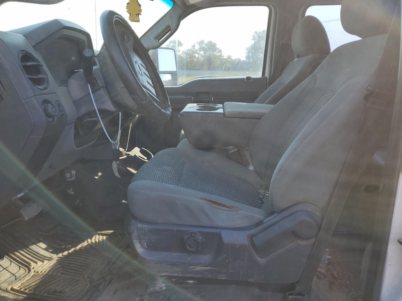 2011 Ford F350 - Image 7