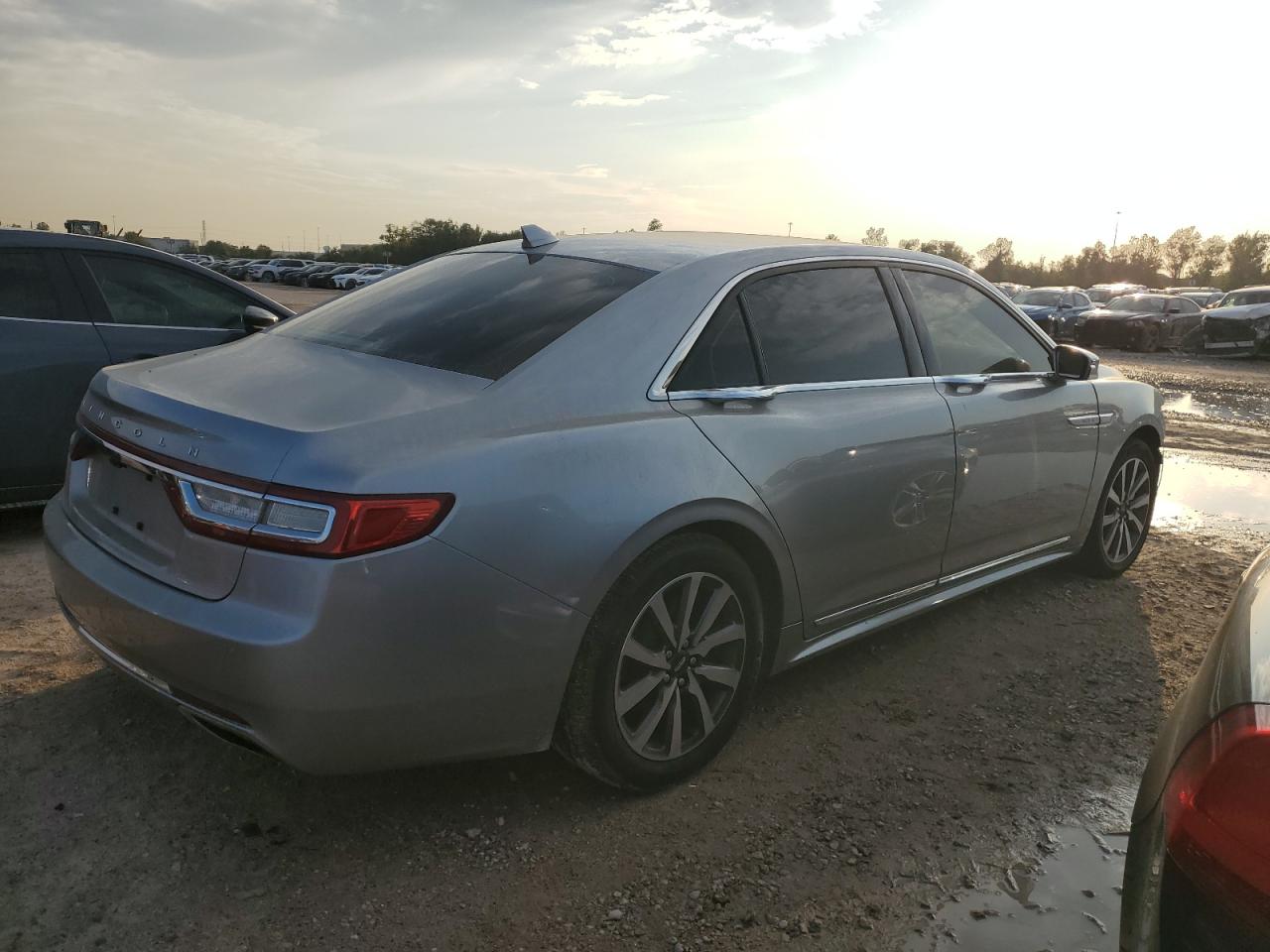 2020 Lincoln Continental - Image 3