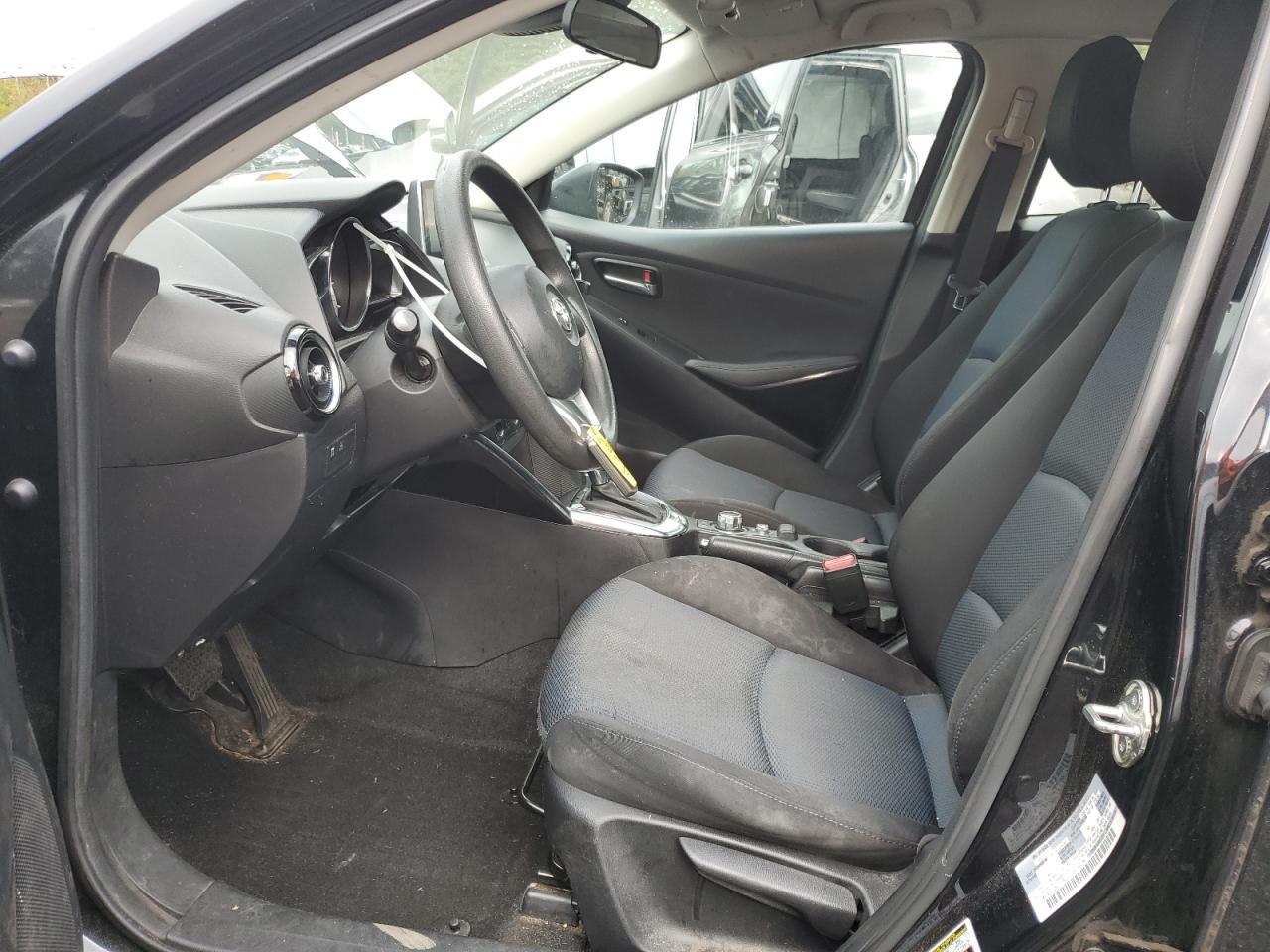 3MYDLBYV2HY177527 2017 Toyota Yaris Ia