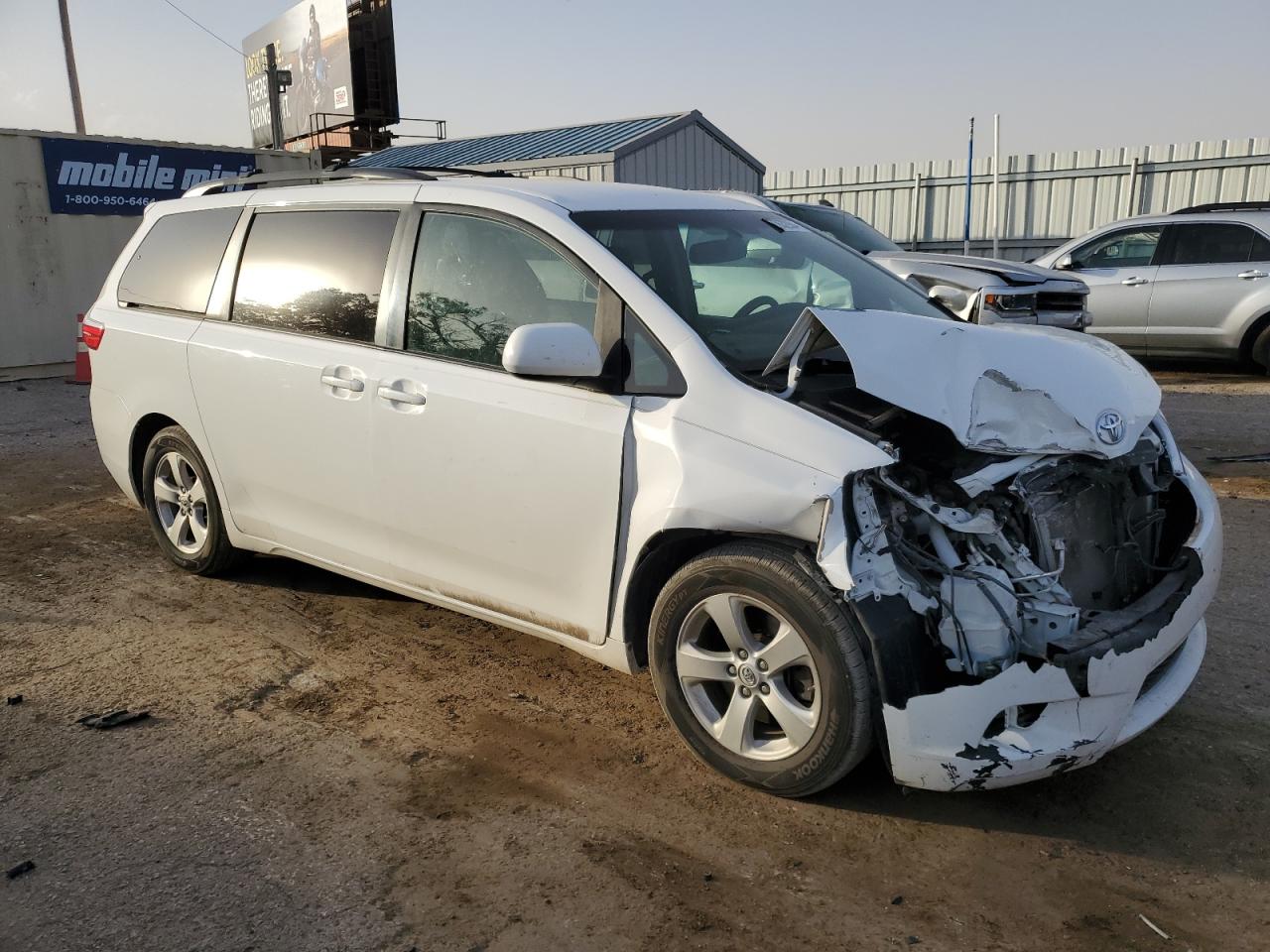2015 Toyota Sienna - Image 4