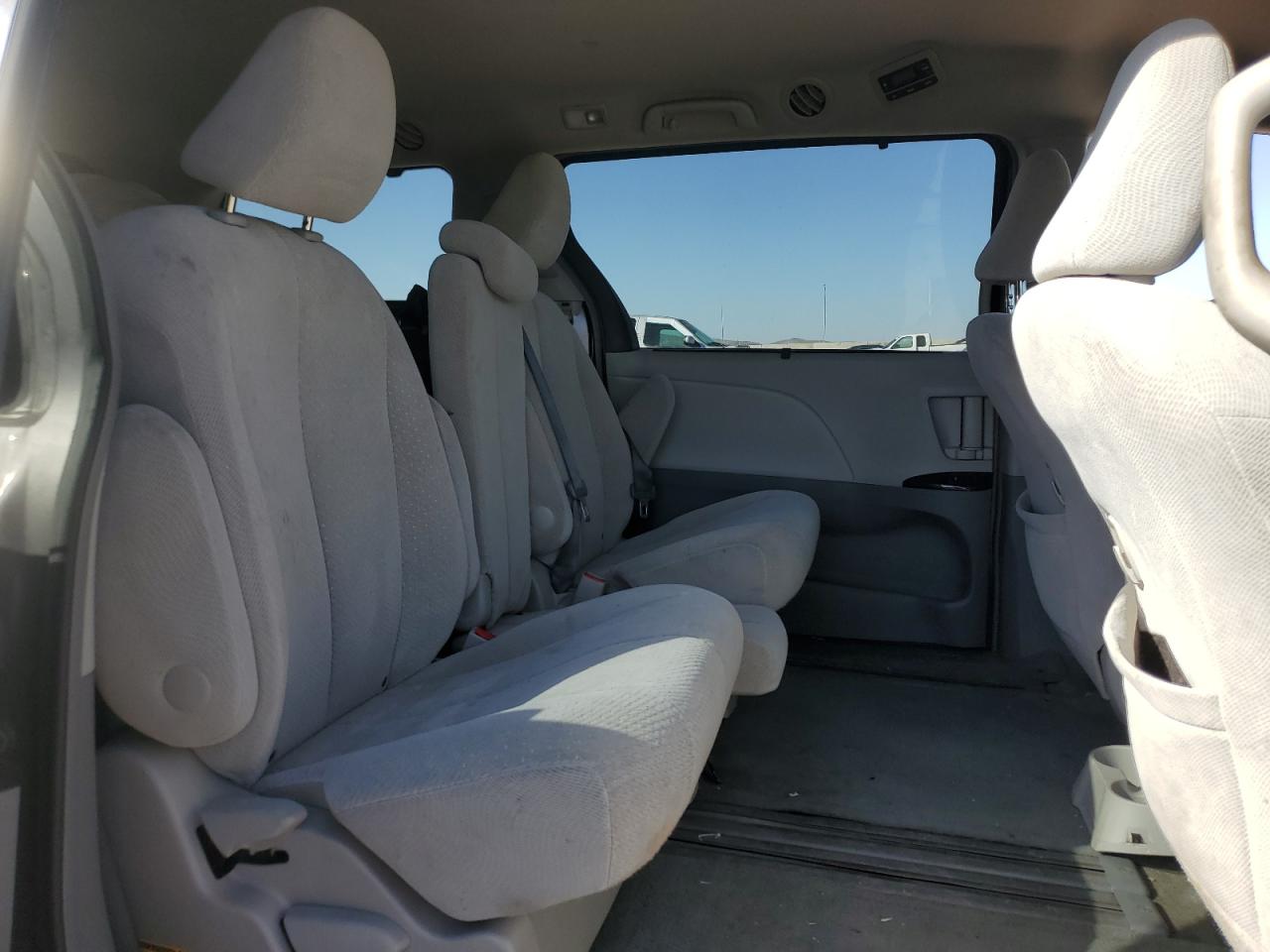 2014 Toyota Sienna - Image 11