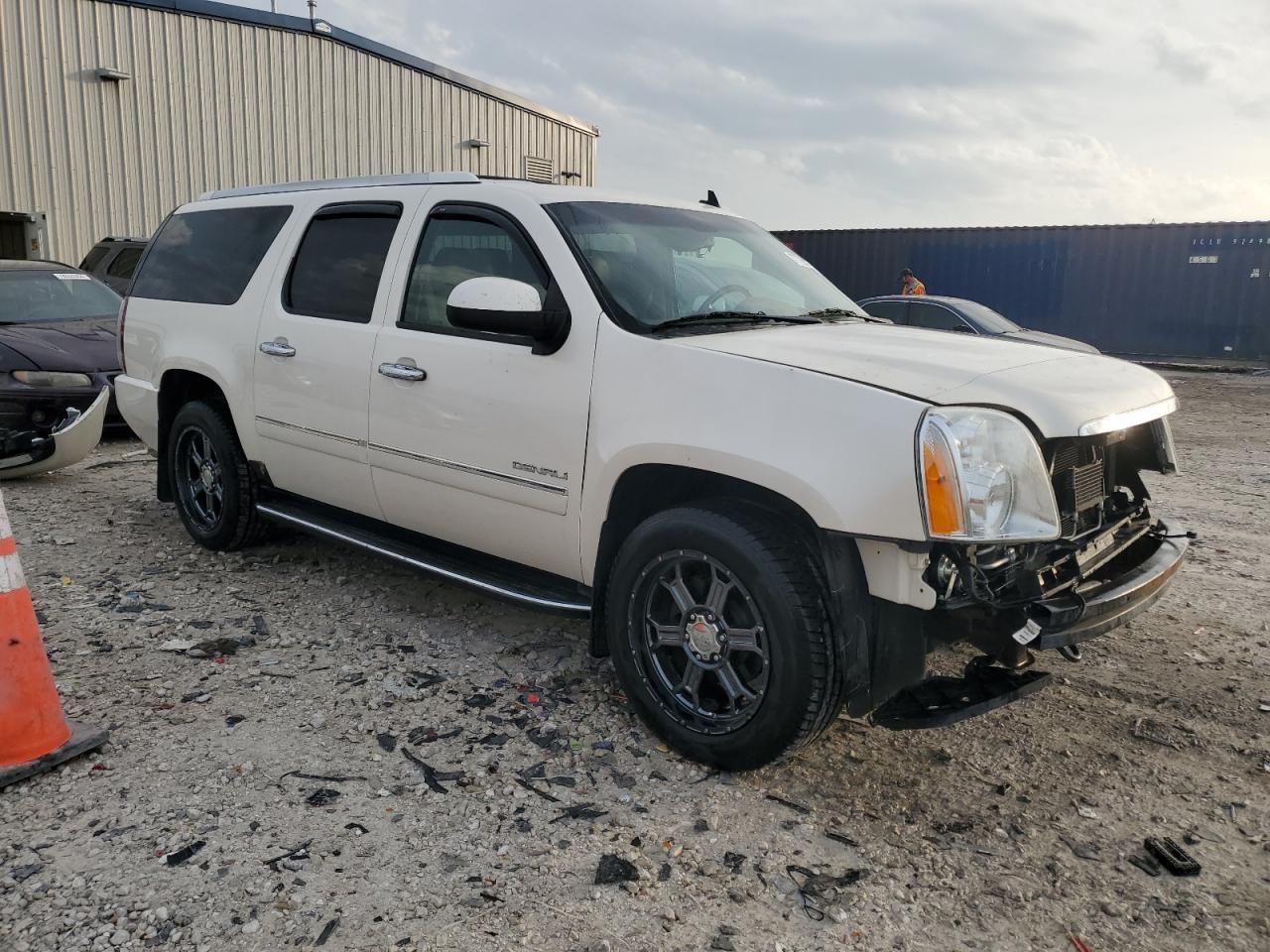 2013 GMC Yukon - Image 4