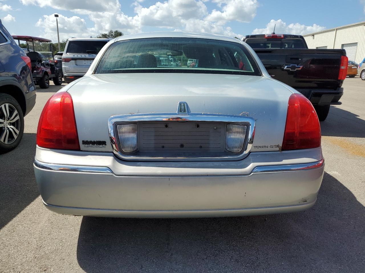 1LNHM81V07Y609841 2007 Lincoln Town Car Signature