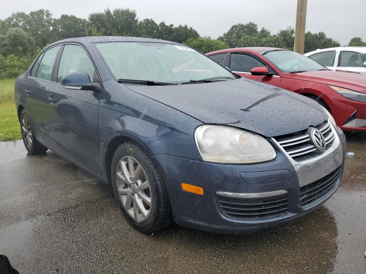 2010 Volkswagen Jetta - Image 4