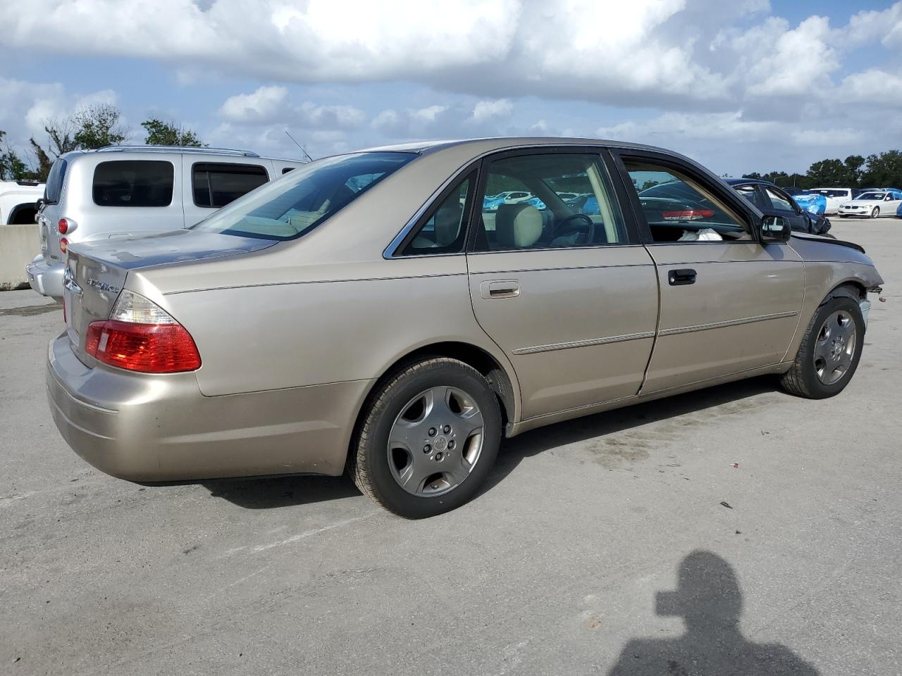 2004 Toyota Avalon - Image 3