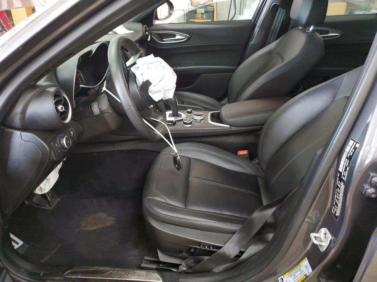 2022 Alfa Romeo Giulia - Image 7