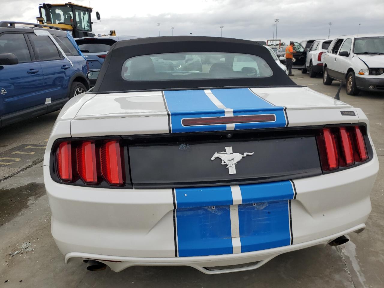 1FATP8EM3H5240506 2017 Ford Mustang