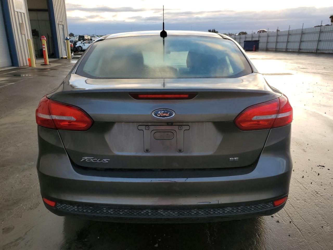 2018 Ford Focus Se VIN: 1FADP3F20JL327186 Lot: 77207874