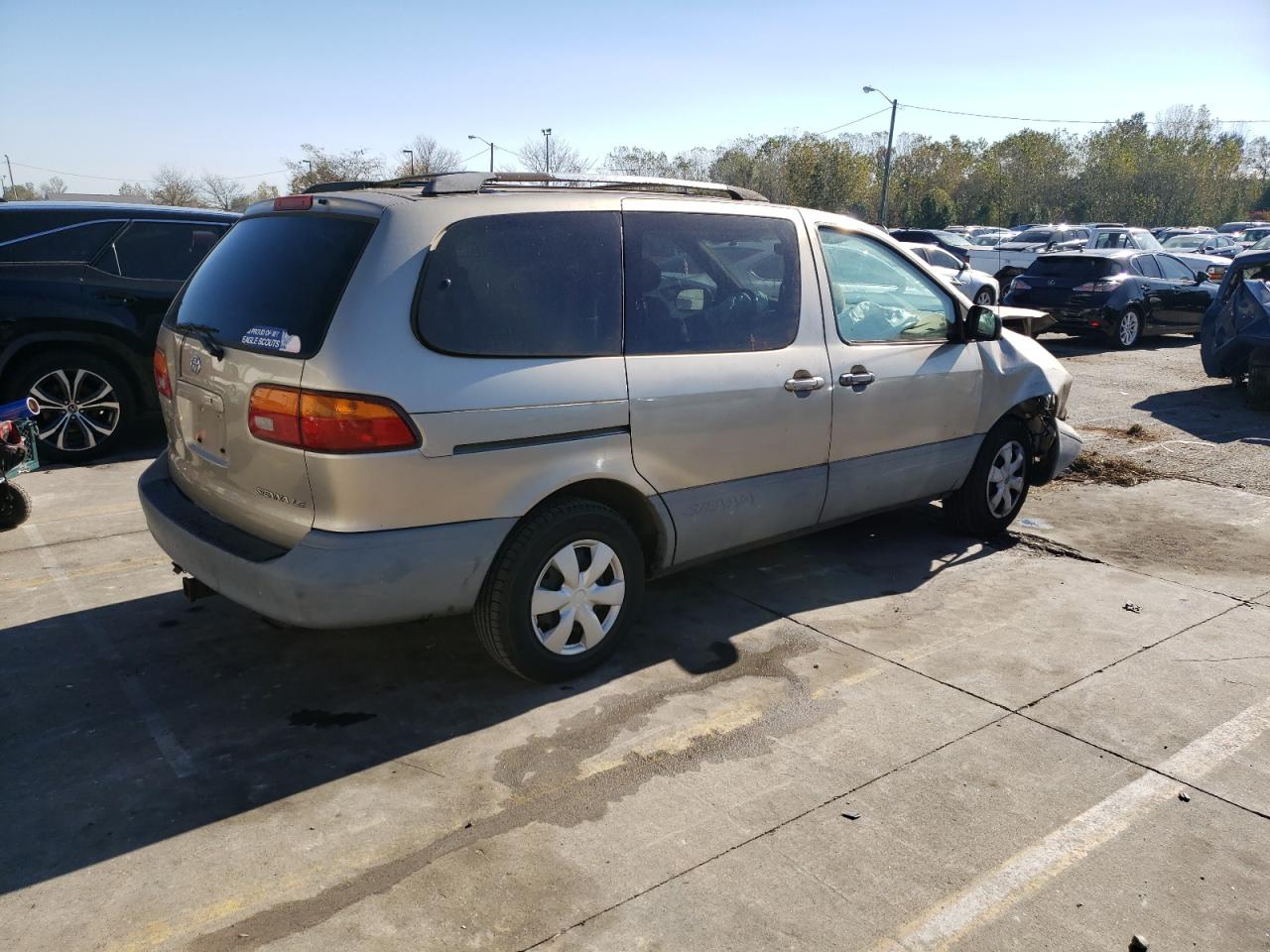 2000 Toyota Sienna - Image 3