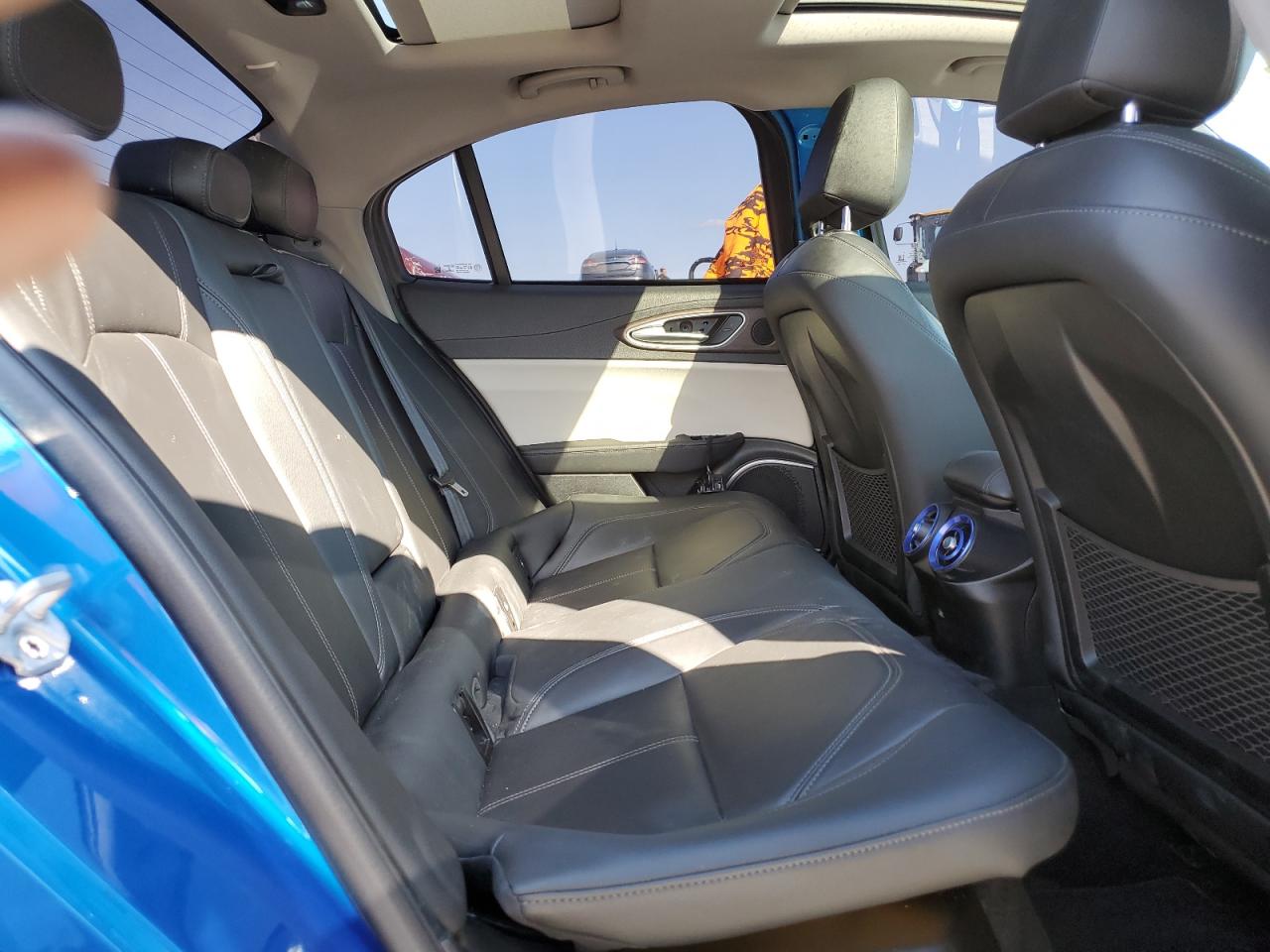 2019 Alfa Romeo Giulia - Image 10