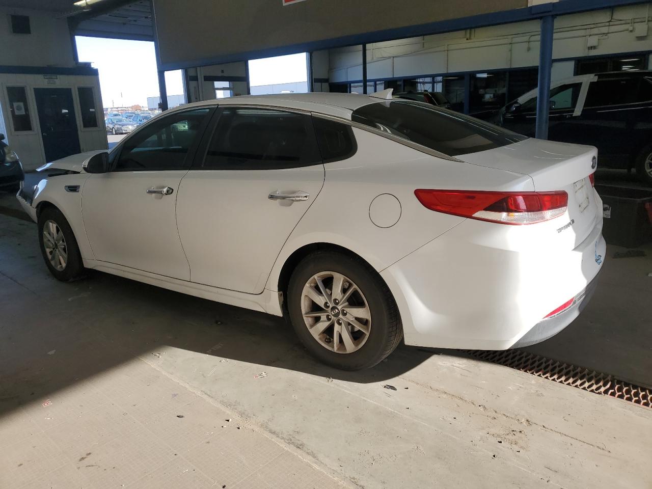 VIN 5XXGT4L34JG245936 2018 KIA OPTIMA no.2