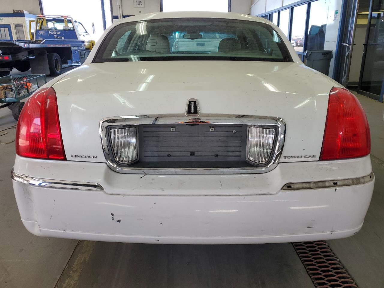 1LNHM81W33Y617869 2003 Lincoln Town Car Executive