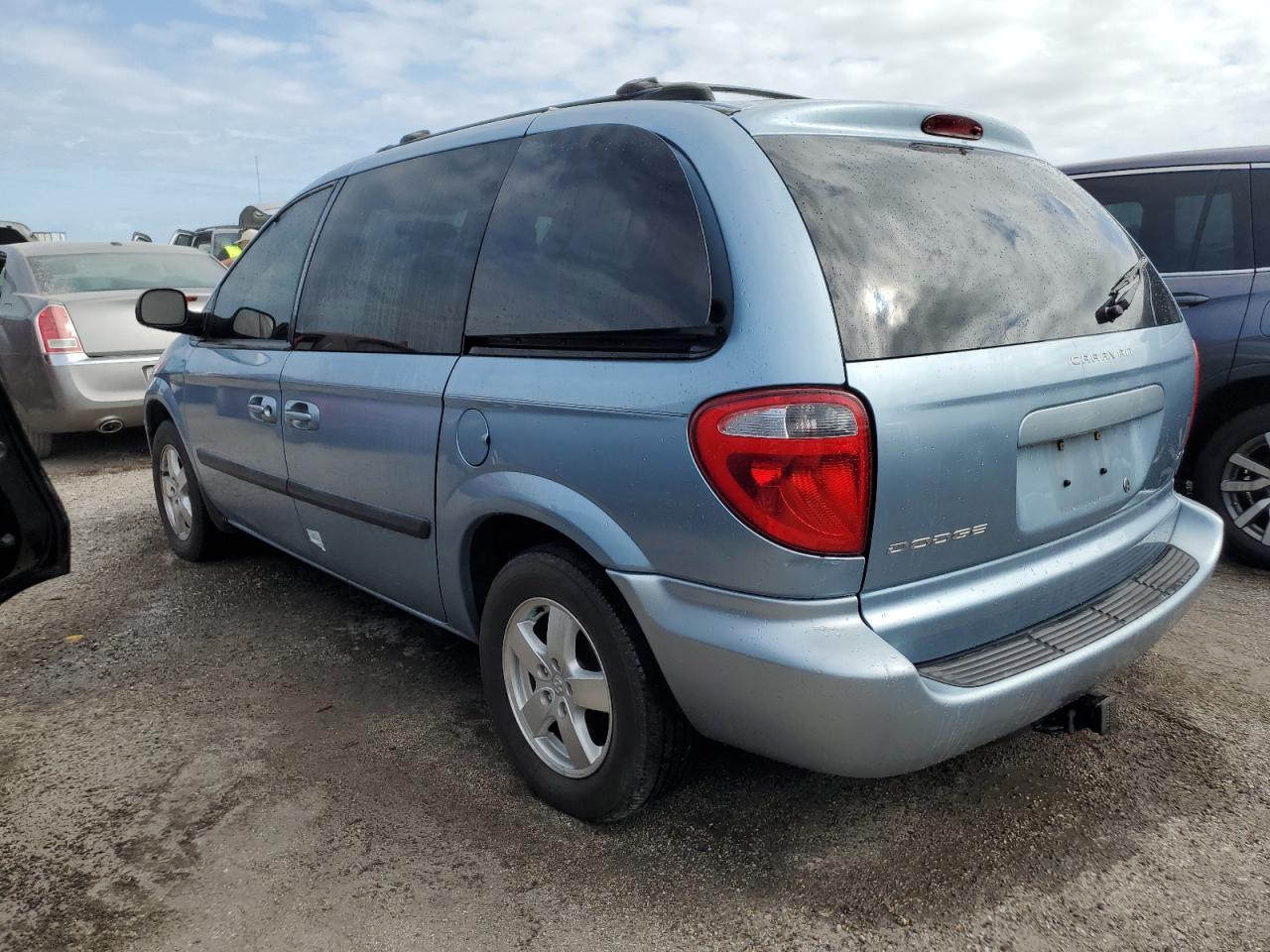 2005 Dodge Caravan - Image 2