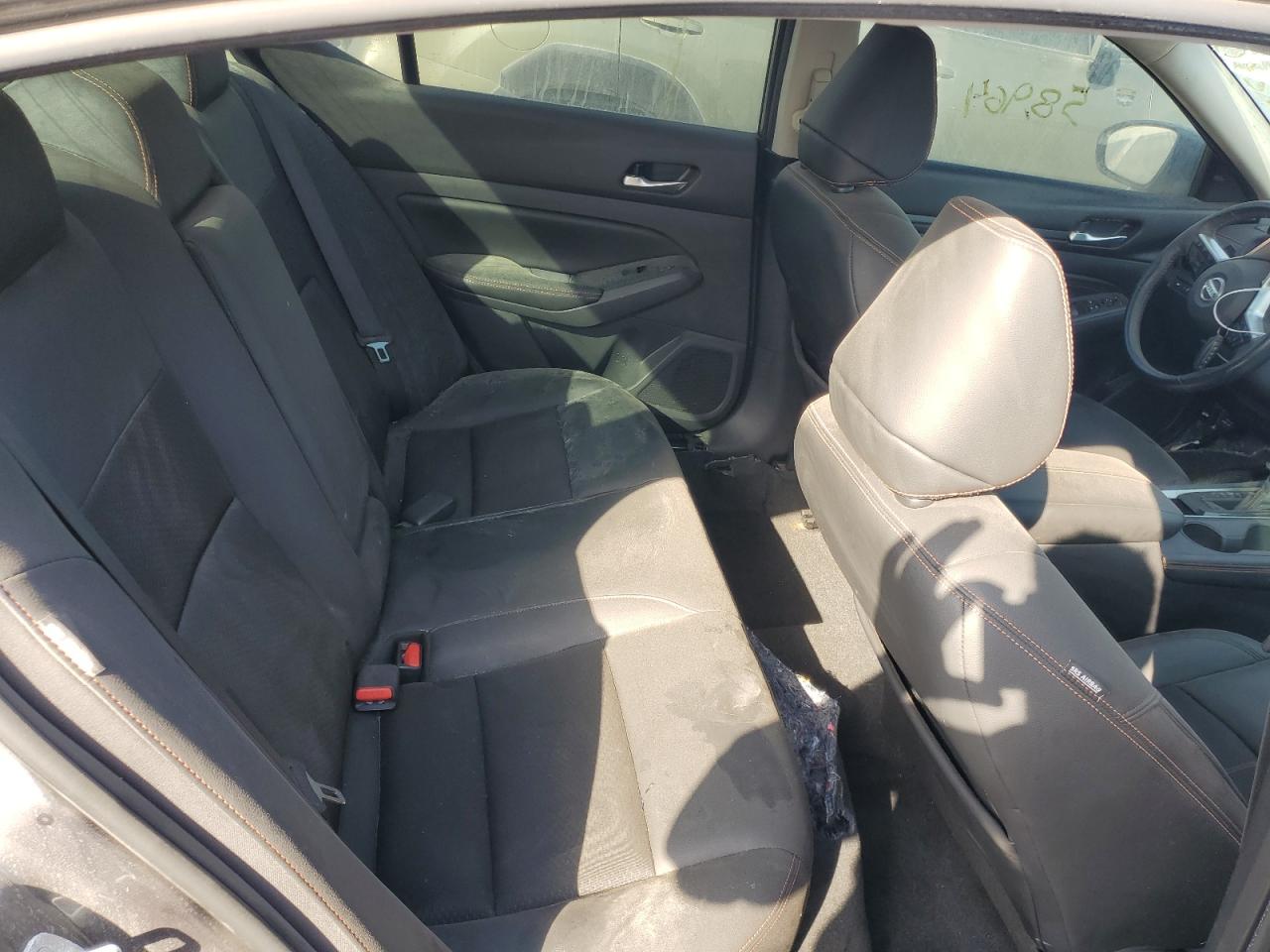 2021 Nissan Altima - Image 10