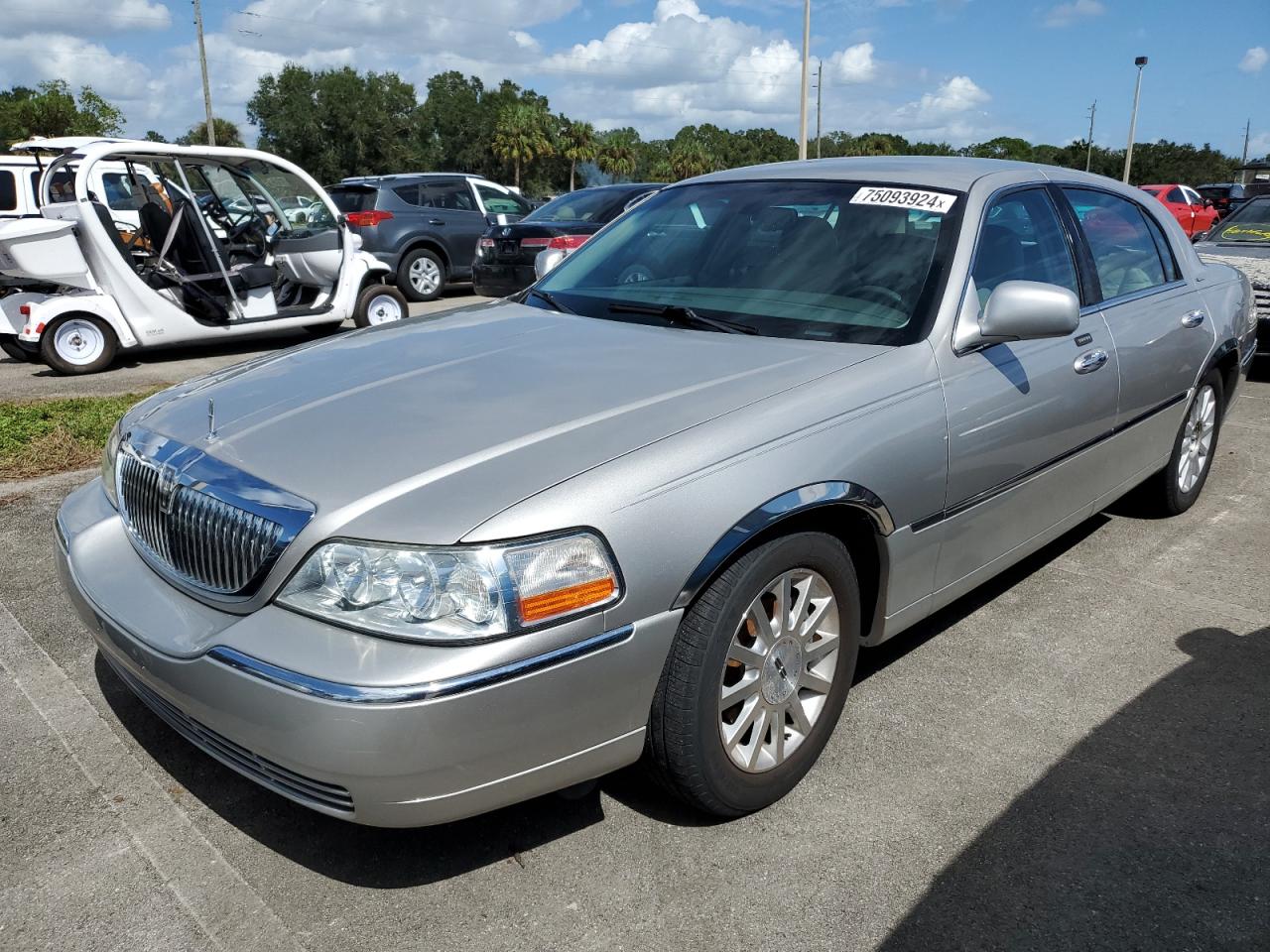 2006 Lincoln Town Car - Image 1