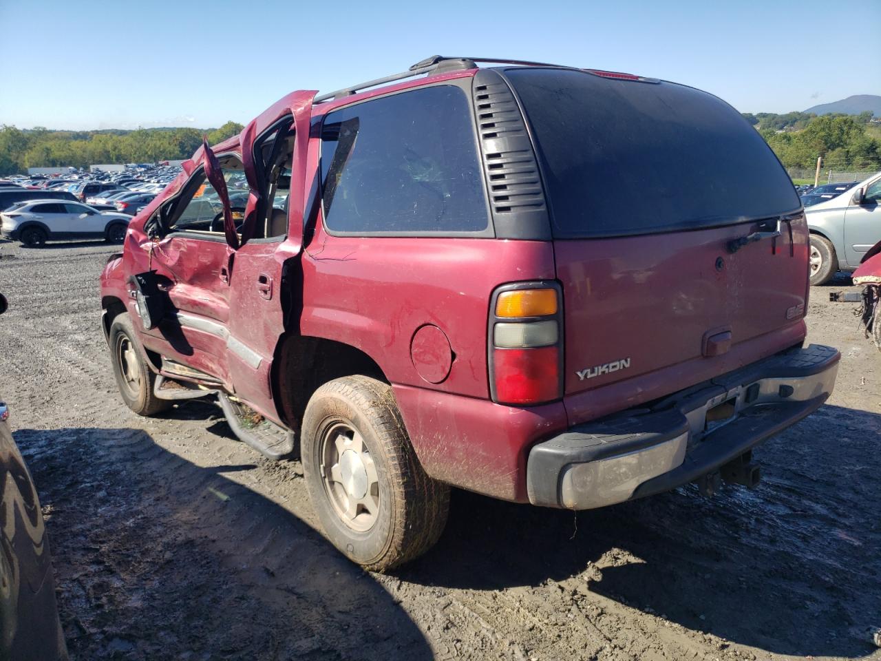 2004 GMC Yukon - Image 2
