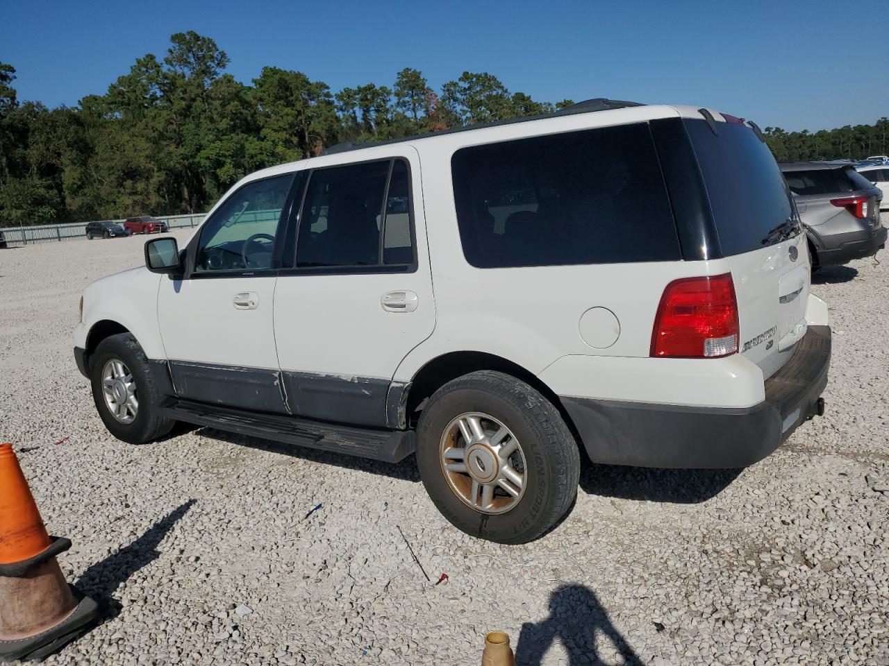 2004 Ford Expedition - Image 2