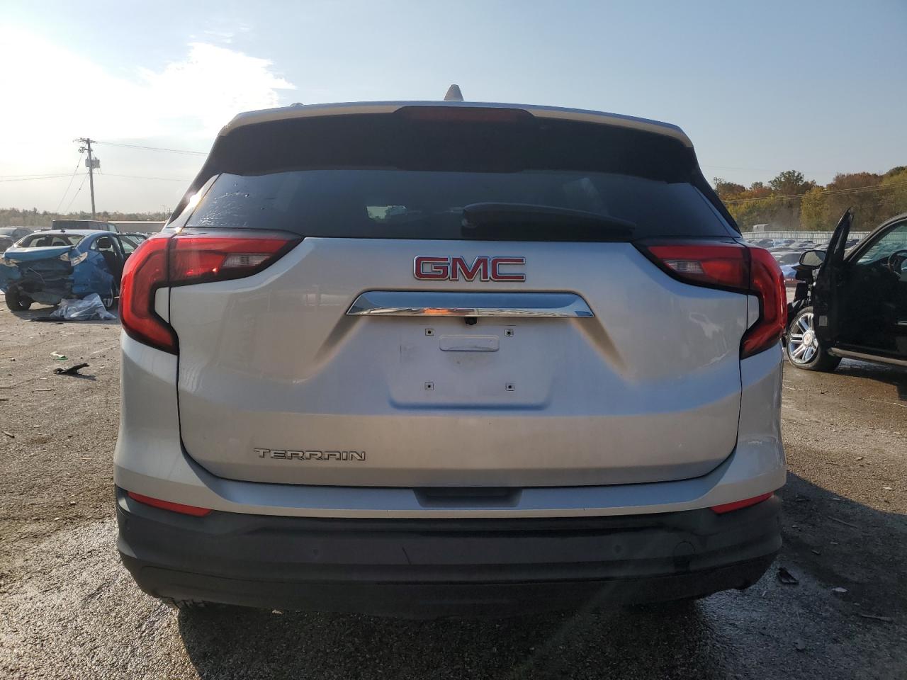 2018 GMC Terrain - Image 6