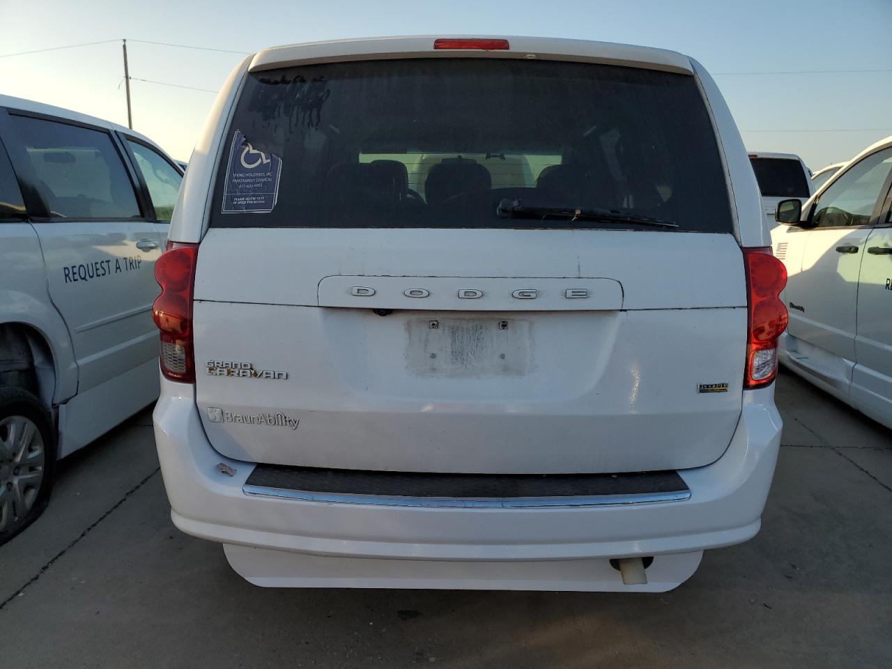2017 Dodge Caravan - Image 6