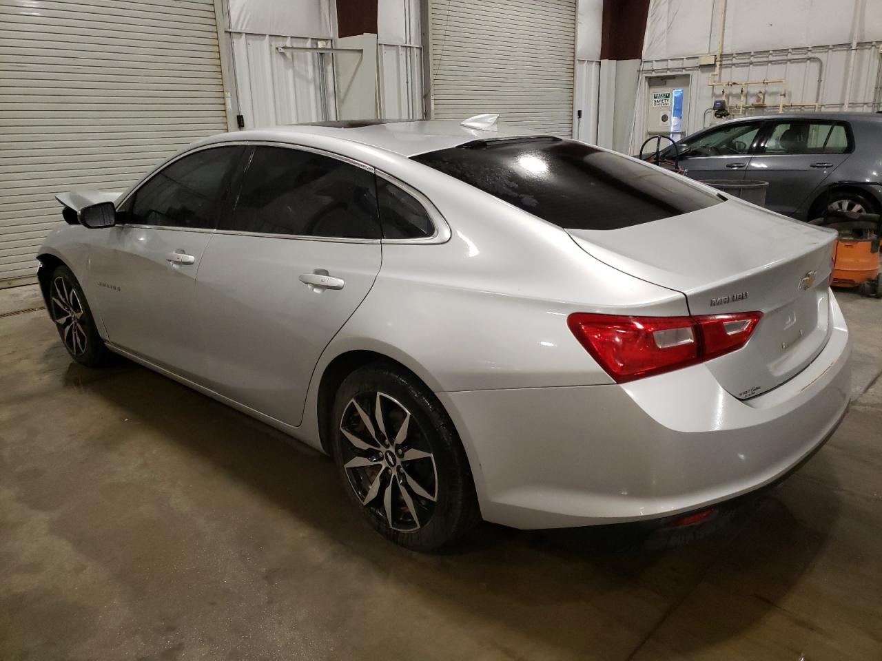 VIN 1G1ZD5ST0JF113518 2018 CHEVROLET MALIBU no.2