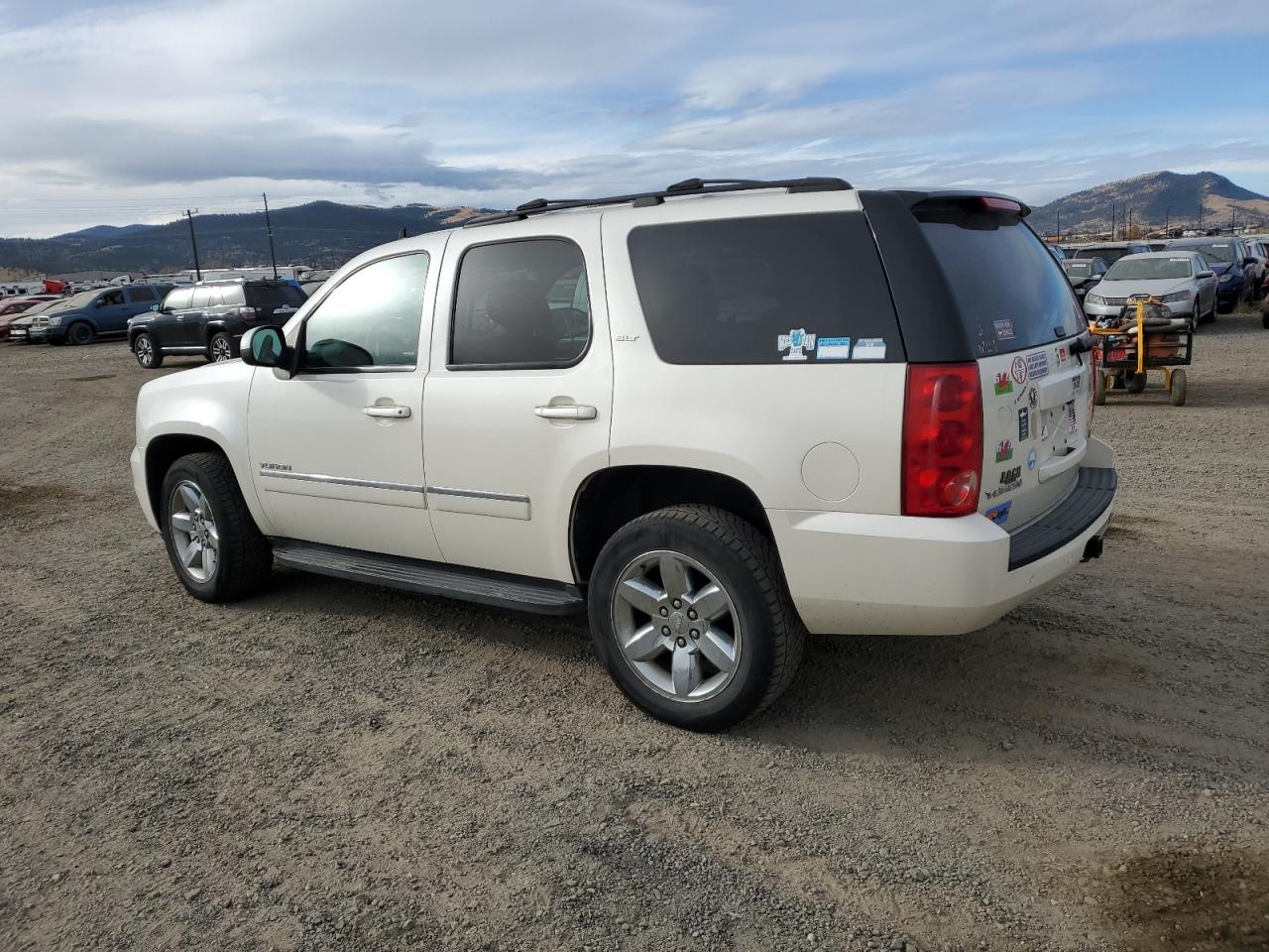 2014 GMC Yukon - Image 2