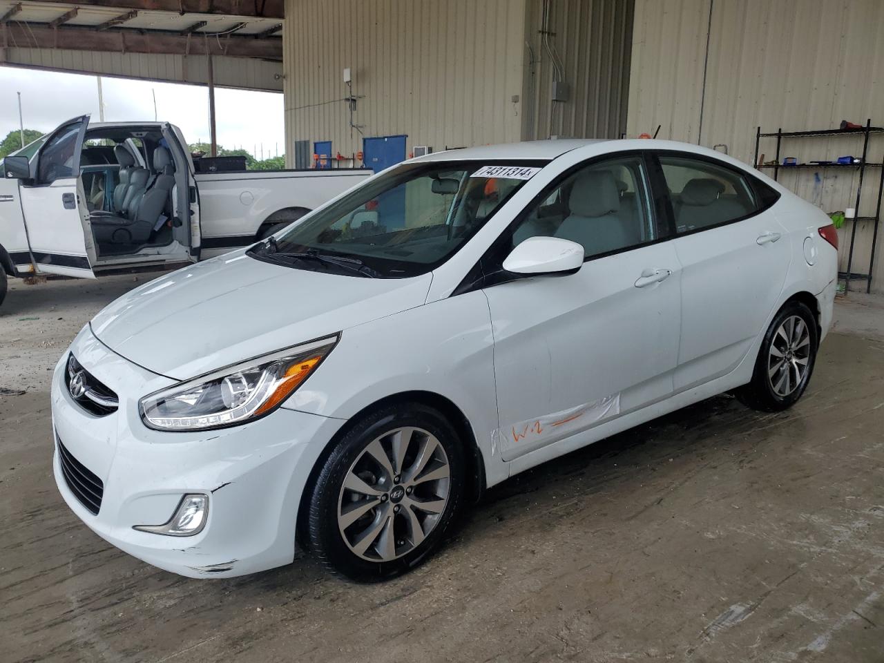 KMHCU4AE4FU822798 2015 HYUNDAI ACCENT - Image 1