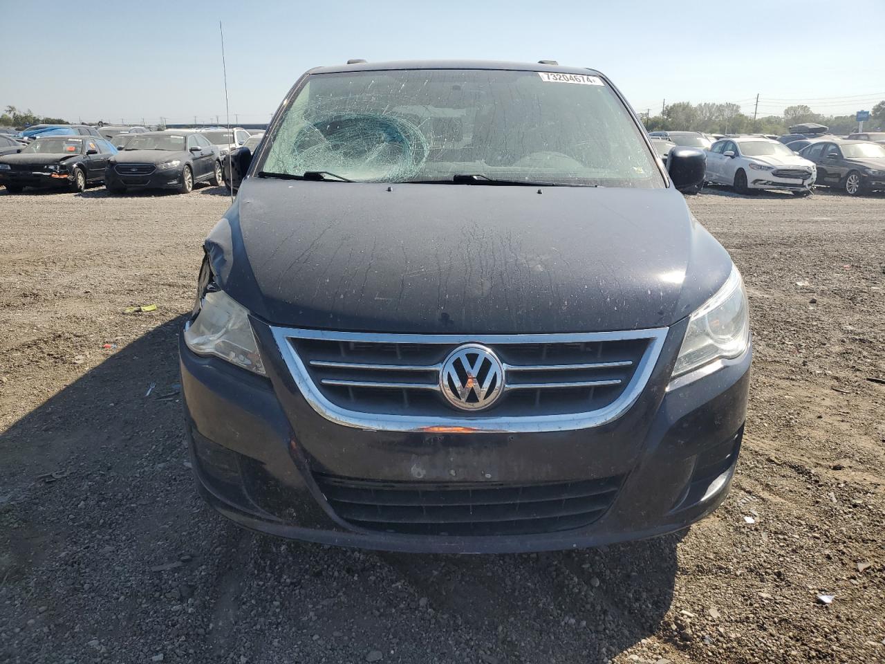 2011 Volkswagen Routan - Image 5