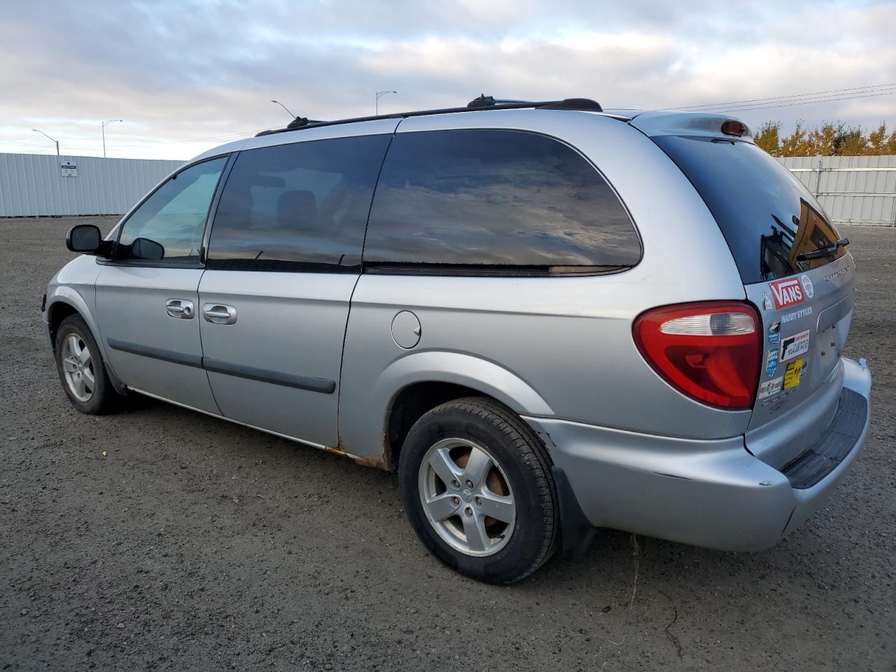 2005 Dodge Caravan - Image 2