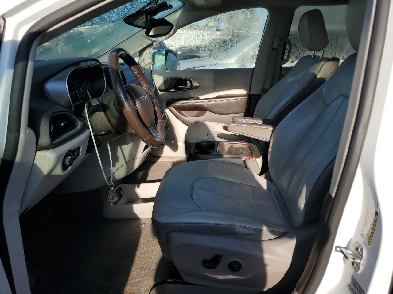 2017 Chrysler Pacifica - Image 7