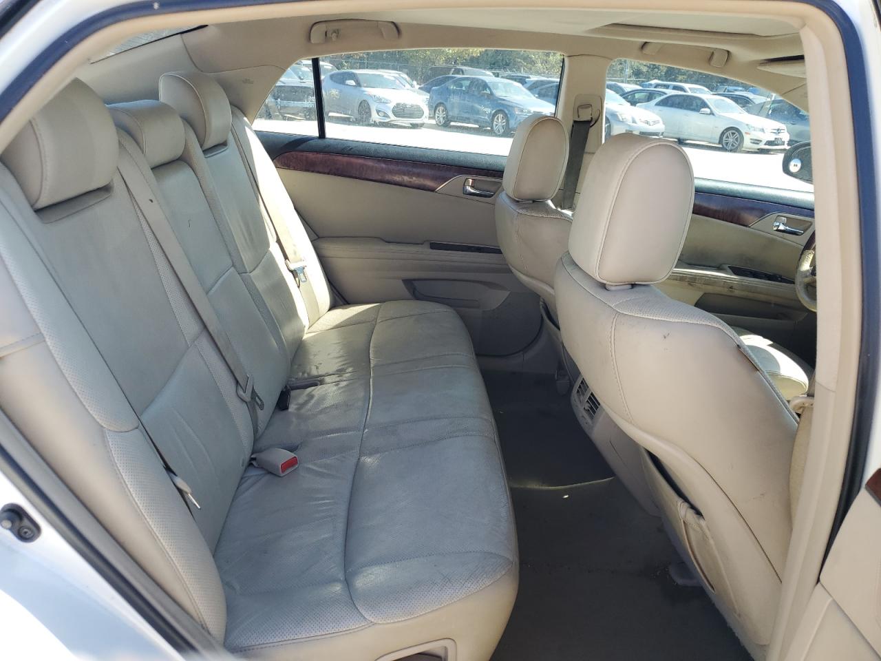 2012 Toyota Avalon - Image 10
