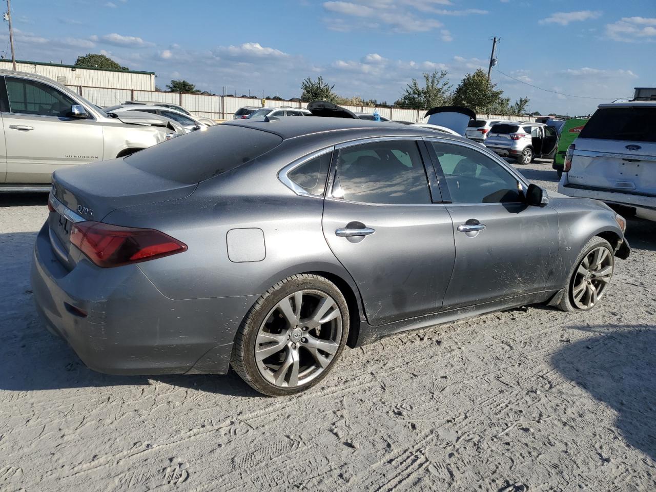 2017 Infiniti Q70 - Image 3