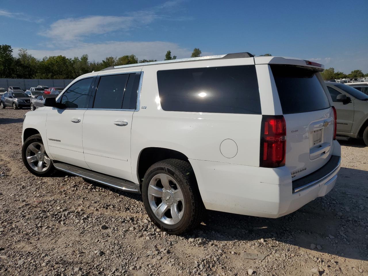 1GNSKKKC7FR686331 2015 CHEVROLET SUBURBAN - Image 2