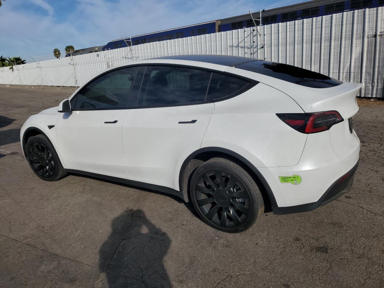 VIN 7SAYGDEE2PA045530 2023 TESLA MODEL Y no.2