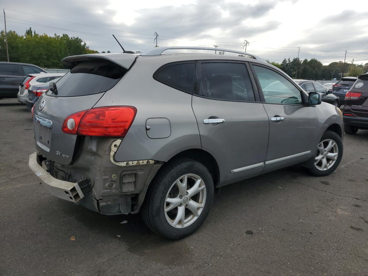 2011 Nissan Rogue - Image 3