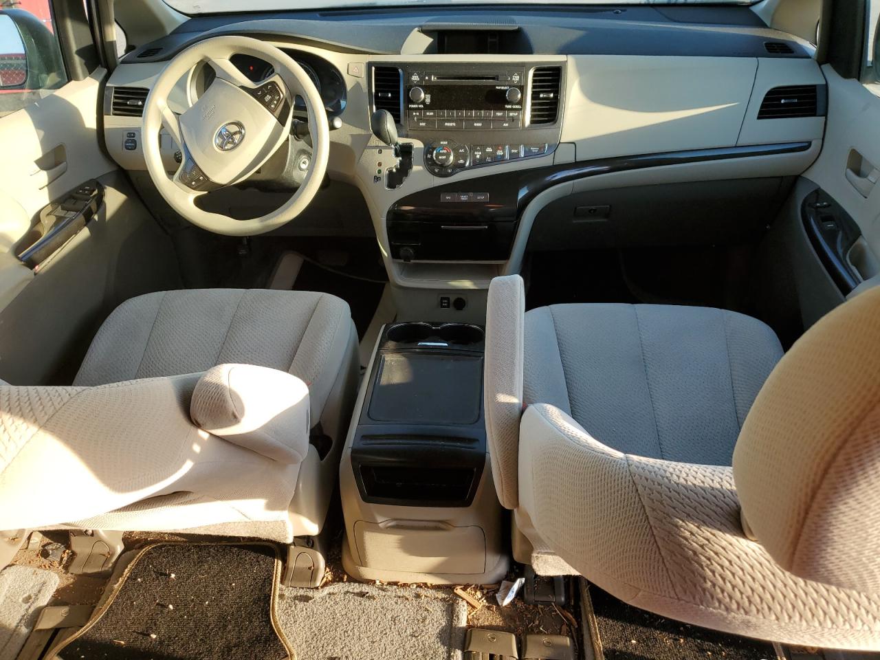 2013 Toyota Sienna - Image 8