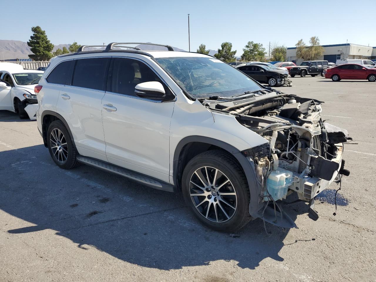 VIN 5TDKZRFH8HS200942 2017 TOYOTA HIGHLANDER no.4