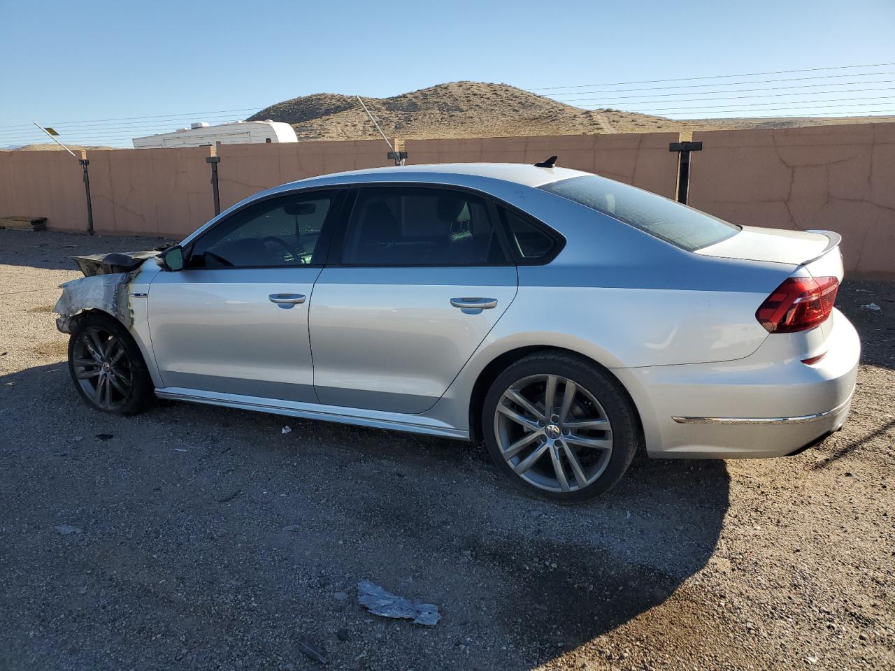 2018 Volkswagen Passat - Image 2
