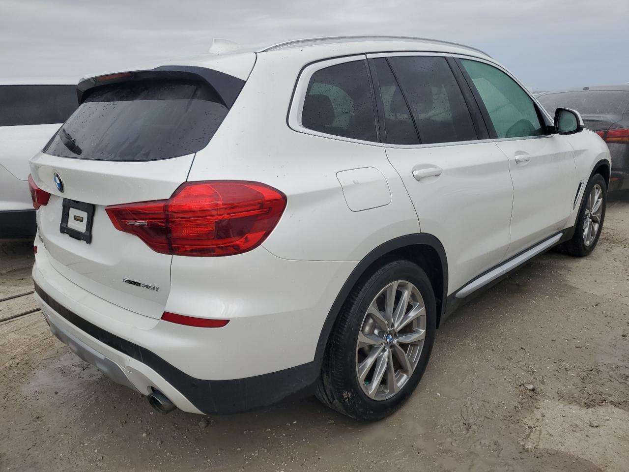 VIN 5UXTR7C5XKLF23919 2019 BMW X3 no.3