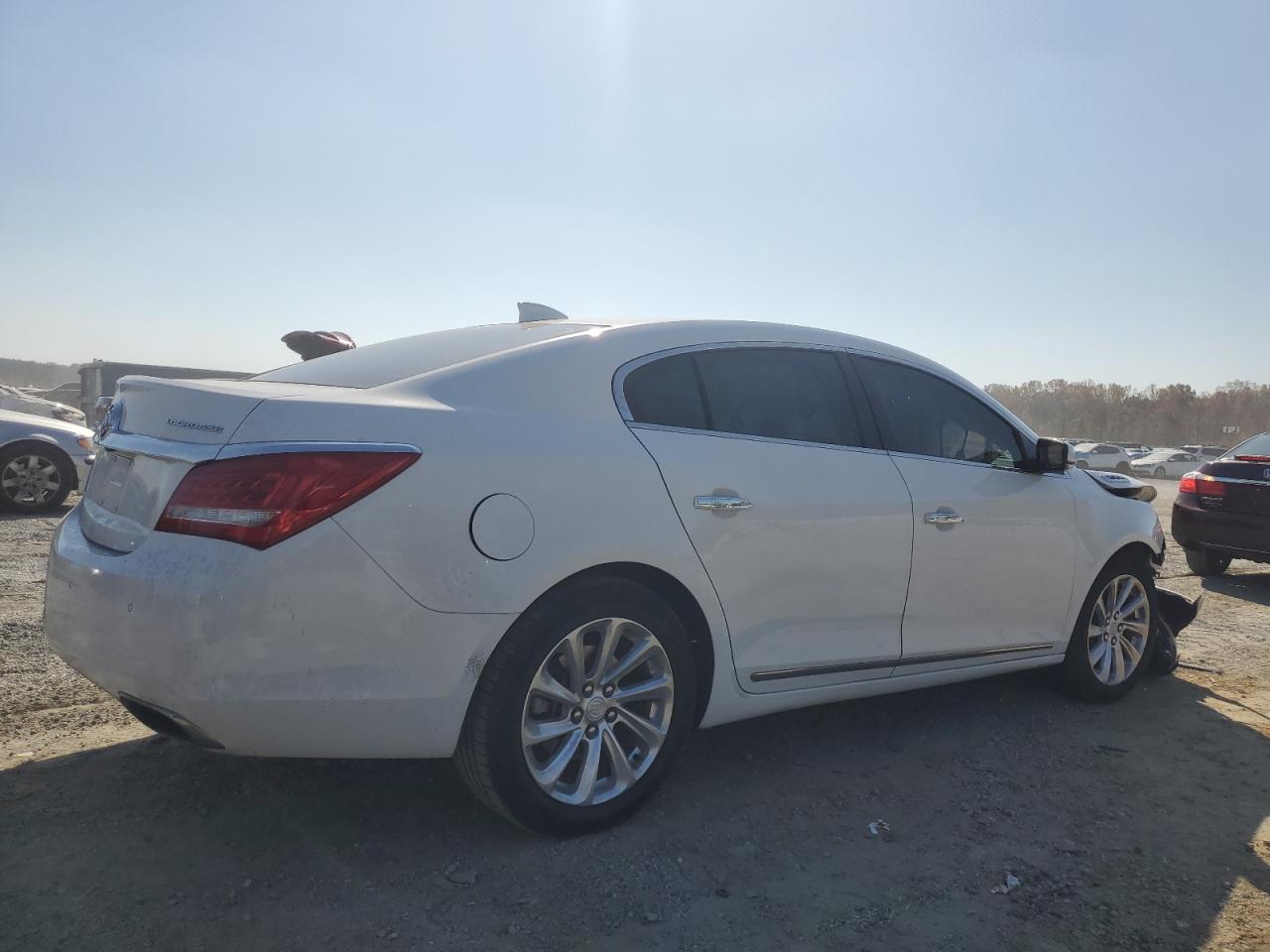 VIN 1G4GB5G32GF170529 2016 BUICK LACROSSE no.3