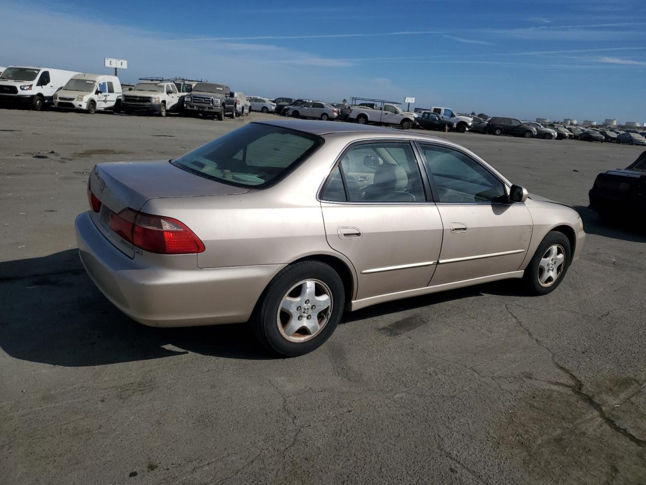 1HGCG1658YA028301 2000 Honda Accord Ex