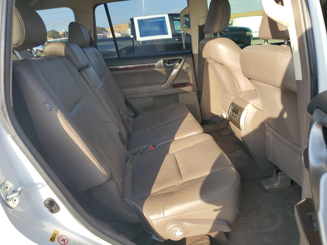 2014 Lexus GX - Image 11