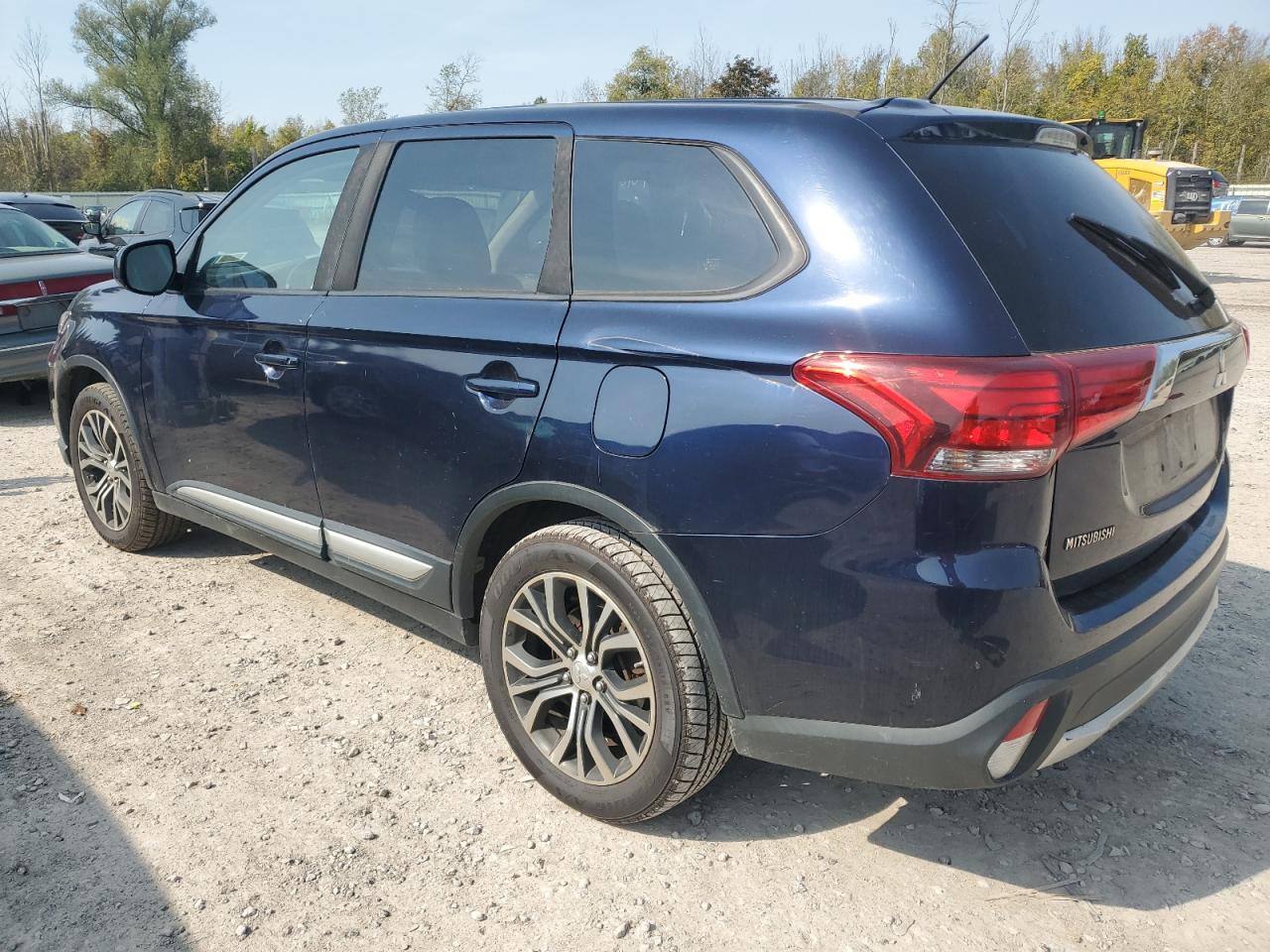 JA4AZ3A31GZ035361 2016 MITSUBISHI OUTLANDER - Image 2