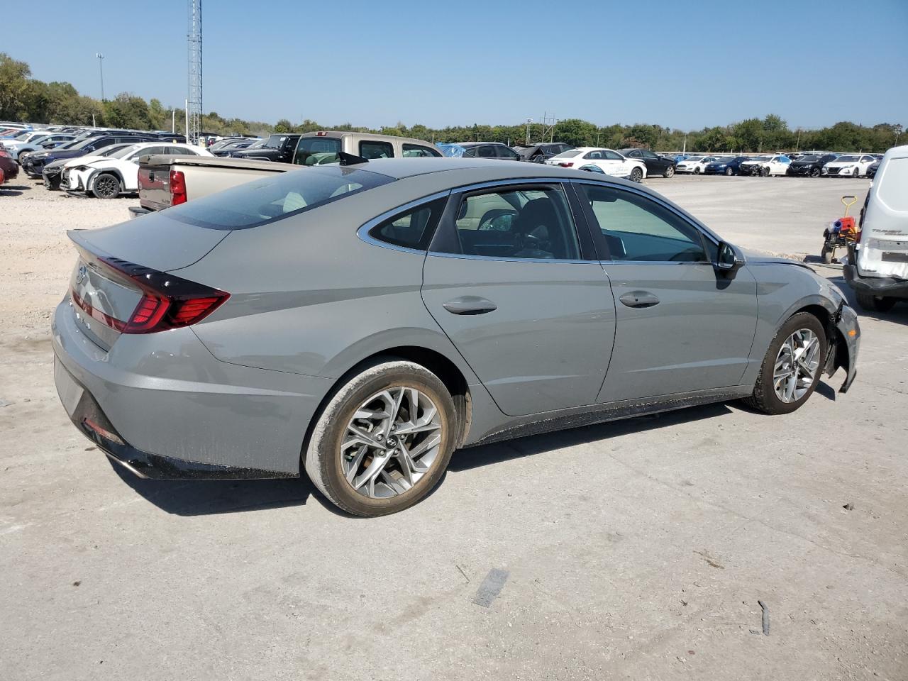 2023 Hyundai Sonata - Image 3